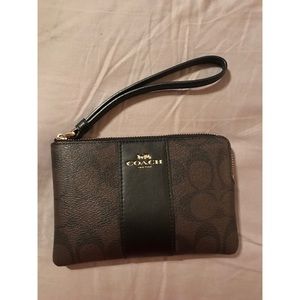 • COACH • Monogram Wristlet
